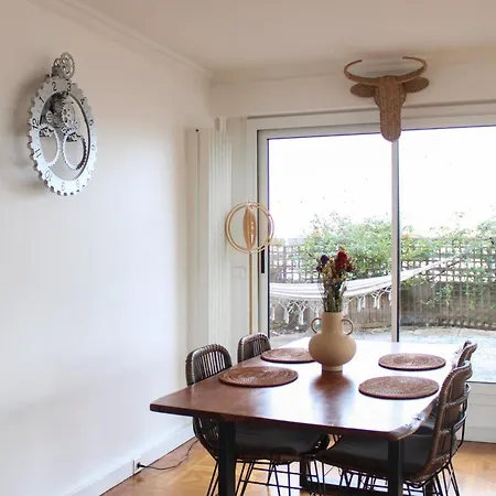 Spacious 120 M Family Nest In 18th Apartment
