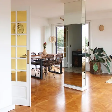 Spacious 120 M Family Nest In 18th * Paris