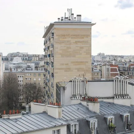 Spacious 120 M Family Nest In 18th * Paris